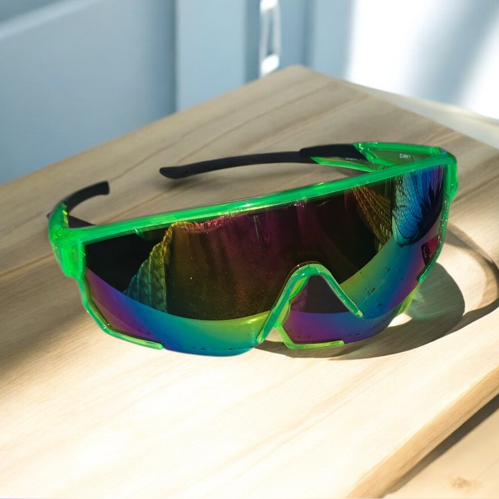 NEW Men ’s King Striker Polarized Sunglasses (Neon Green/Black)